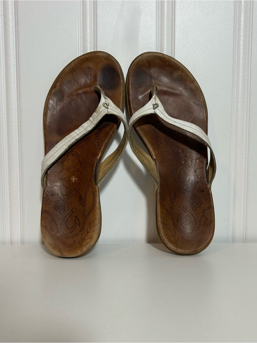 Olukai honu White cream thong flip flop brown leather slipper sandal women’s 8